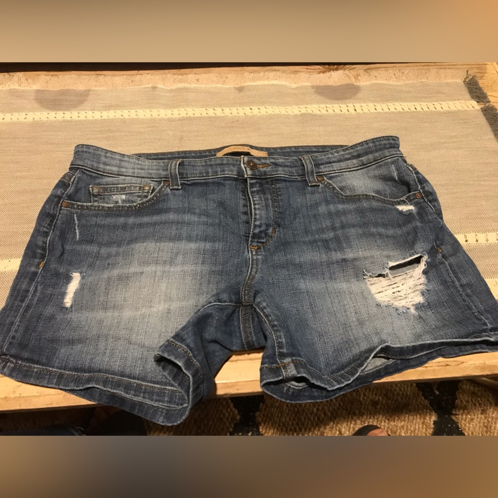 Joe’s Jeans denim distressed shorts size 32